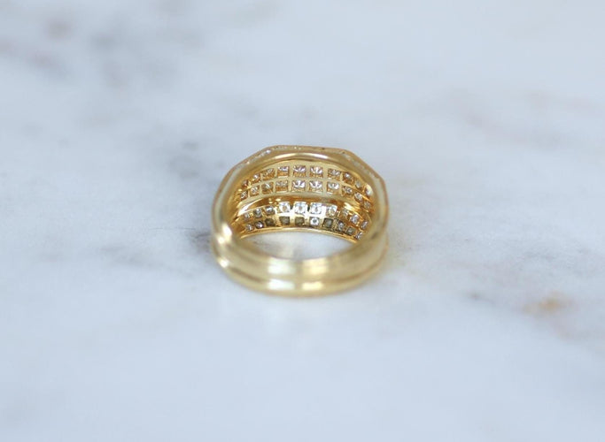 53 Bague jonc en or jaune et diamants 58 Facettes
