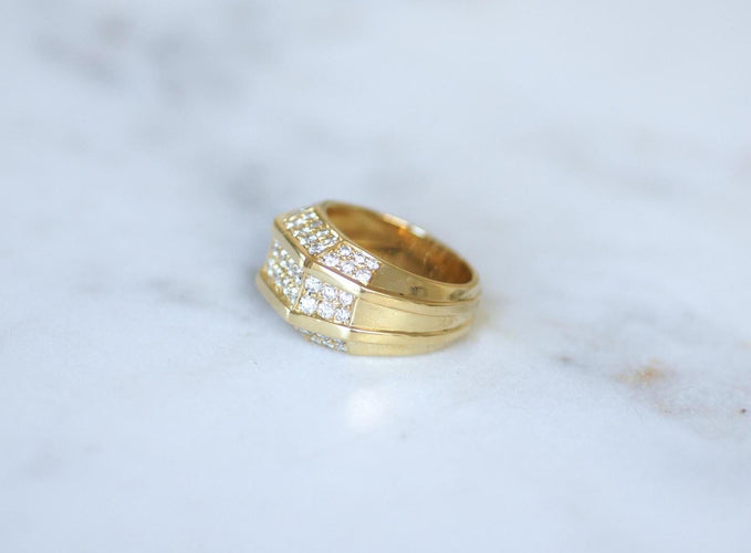 53 Bague jonc en or jaune et diamants 58 Facettes