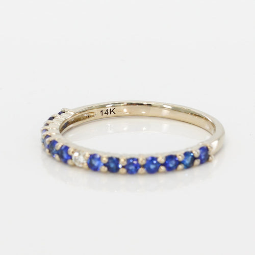 54 Bague en or blanc avec saphirs naturels et diamant 58 Facettes R009