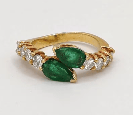 Bague 54 Bague en or jaune 18K avec émeraudes et diamants 58 Facettes 242