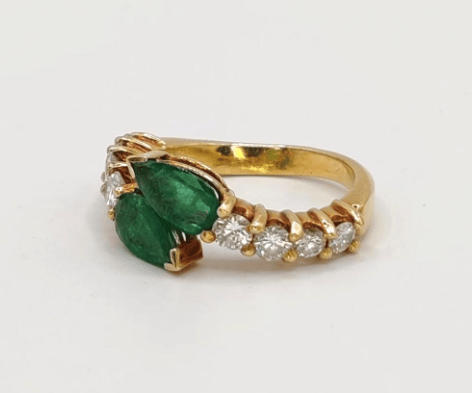Bague 54 Bague en or jaune 18K avec émeraudes et diamants 58 Facettes 242