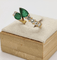 Bague 54 Bague en or jaune 18K avec émeraudes et diamants 58 Facettes 242
