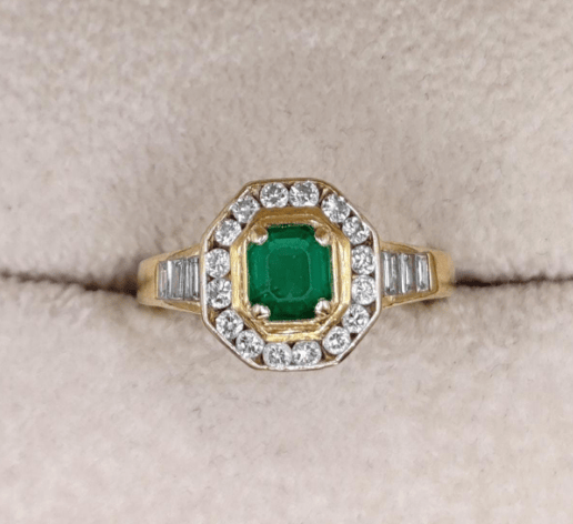 Bague 53 Bague en or jaune 18K, émeraude et diamants 58 Facettes 245
