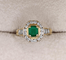 Bague 53 Bague en or jaune 18K, émeraude et diamants 58 Facettes 245
