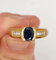 59 Bague jonc en or jaune, saphir et diamants 58 Facettes 244