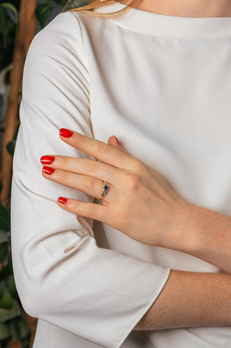 53 Bague en or jaune et blanc, saphirs et diamants 58 Facettes 5752904CN