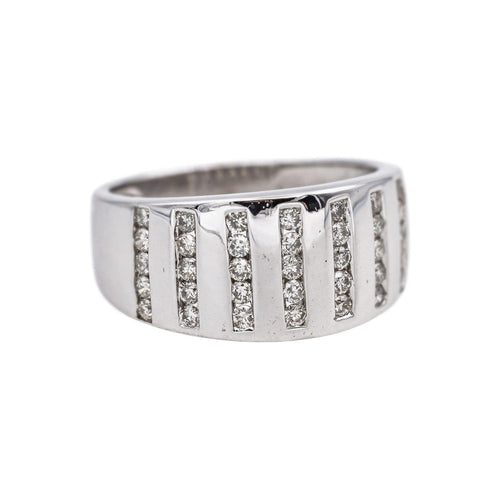 53 Bague en or blanc et diamants 58 Facettes 5538424RV