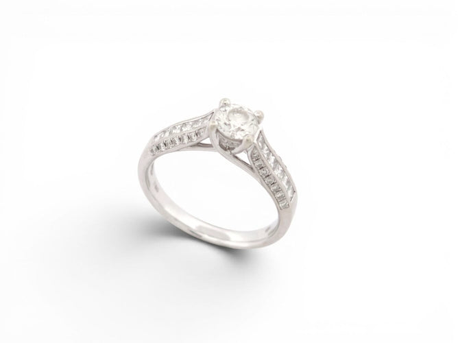 53 Bague solitaire en or blanc 18k et diamants 58 Facettes 275909