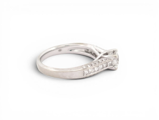 53 Bague solitaire en or blanc 18k et diamants 58 Facettes 275909
