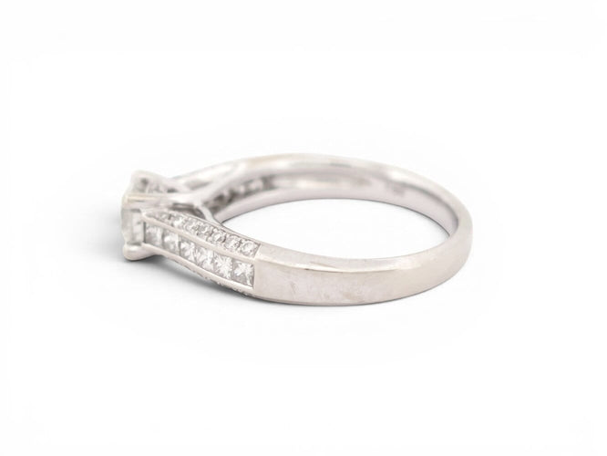 53 Bague solitaire en or blanc 18k et diamants 58 Facettes 275909