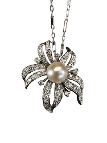 Pendentif floral années 50 en or blanc, perle et diamants 58 Facettes Ref 43122