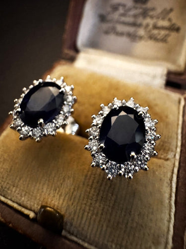 Boucles d'oreilles en or blanc avec saphirs et diamants 58 Facettes Ref ore110