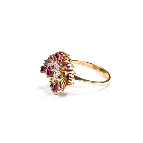 53 Bague jupe en or jaune, rubis et diamants 58 Facettes LMB-378