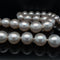 Collier Collier de perles blanches australiennes et diamants en or jaune 58 Facettes