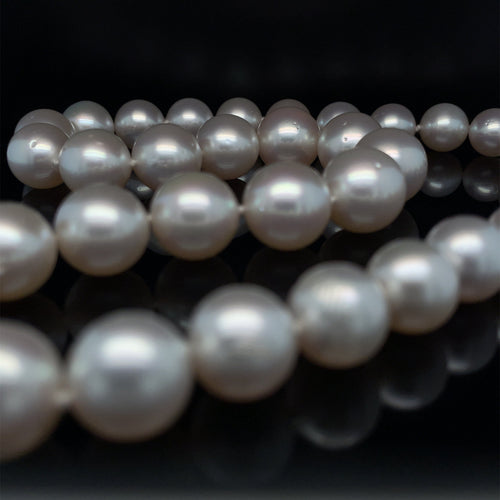 Collier Collier de perles blanches australiennes et diamants en or jaune 58 Facettes