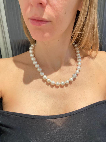 Collier Collier de perles blanches australiennes et diamants en or jaune 58 Facettes
