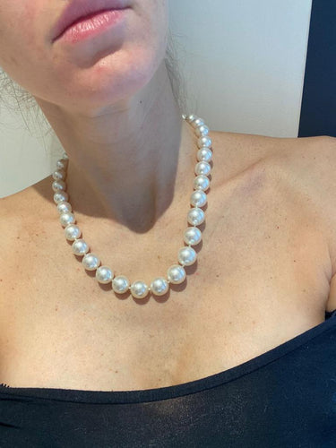 Collier Collier de perles blanches australiennes et diamants en or jaune 58 Facettes