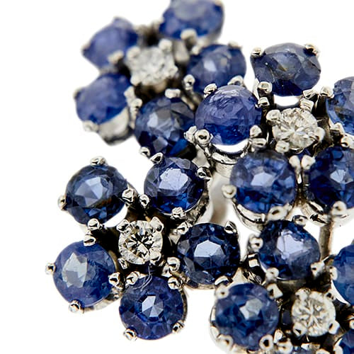 Boucles d'oreilles fleur en or blanc, saphirs et diamants 58 Facettes 39890