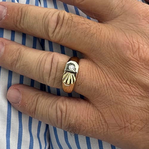 64 Bague homme en or jaune, or blanc et diamant 58 Facettes 39060