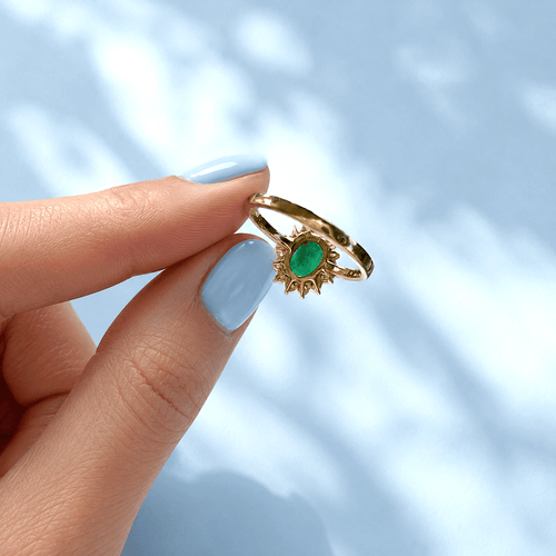 Bague 54.5 Bague marguerite en or jaune 18K, émeraude et diamants 58 Facettes 1790