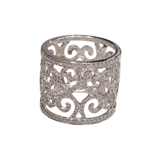 54 Bague en or blanc 18K et diamants 58 Facettes S170