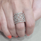 54 Bague en or blanc 18K et diamants 58 Facettes S170