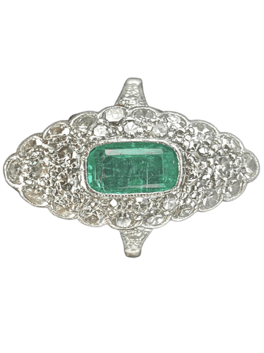 Belle Époque - Bague navette en platine, émeraude et diamants