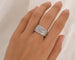 57 Parure géométrique - Bague et boucles d'oreilles en or blanc et diamants 58 Facettes E62