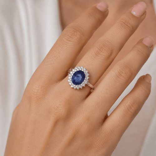56 Bague en or blanc 18 kt avec saphir et diamants 58 Facettes AN537 (00119)