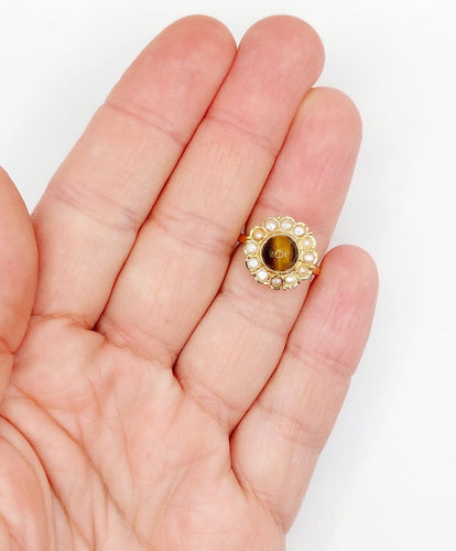 Bague 50 Bague marguerite vintage en or 18k, quartz œil de tigre et perles 58 Facettes A07563
