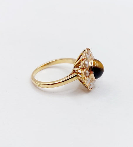 Bague 50 Bague marguerite vintage en or 18k, quartz œil de tigre et perles 58 Facettes A07563