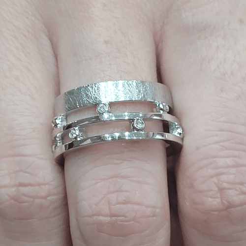 55 Bague en or blanc et diamants taille brillant 58 Facettes S403