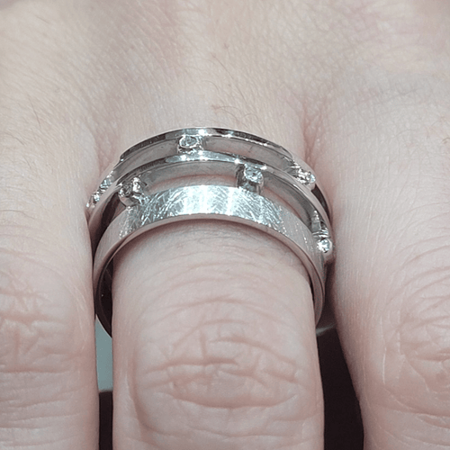 55 Bague en or blanc et diamants taille brillant 58 Facettes S403