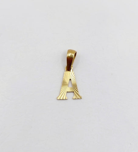 Pendentif lettre A vintage en or 18k 58 Facettes A07573
