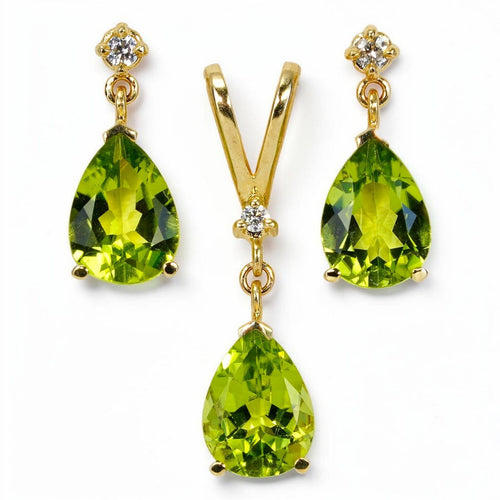 Parure boucles d'oreilles et pendentif en or jaune, péridots et diamants 58 Facettes S001