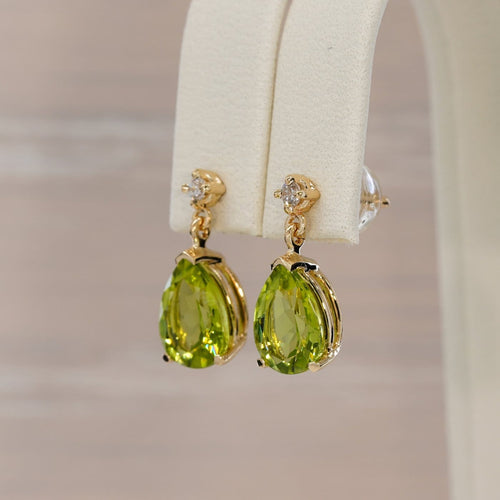 Parure boucles d'oreilles et pendentif en or jaune, péridots et diamants 58 Facettes S001
