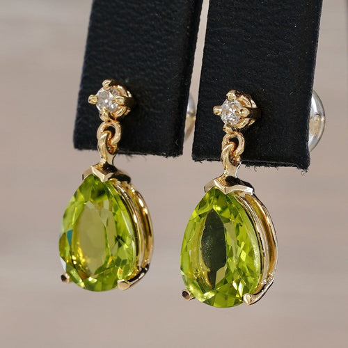 Parure boucles d'oreilles et pendentif en or jaune, péridots et diamants 58 Facettes S001