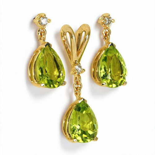 Parure boucles d'oreilles et pendentif en or jaune, péridots et diamants 58 Facettes S001