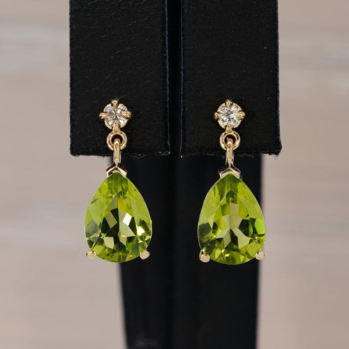 Parure boucles d'oreilles et pendentif en or jaune, péridots et diamants 58 Facettes S001
