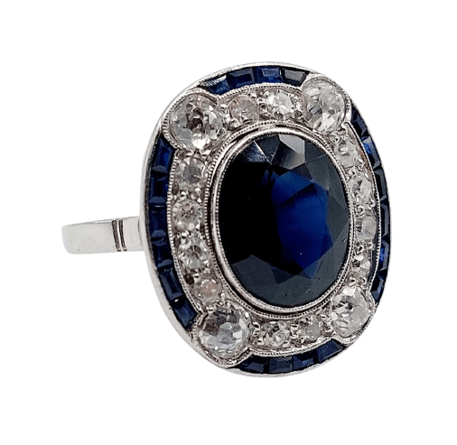 50 Bague pompadour Art déco en or blanc, saphir et diamants 58 Facettes A07580