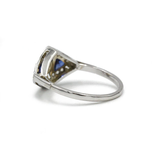 54 Art déco - Bague en or blanc 750, saphir et diamants taille rose 58 Facettes SA016