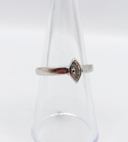 52.5 Bague solitaire en or blanc et diamant taille marquise 58 Facettes A07558