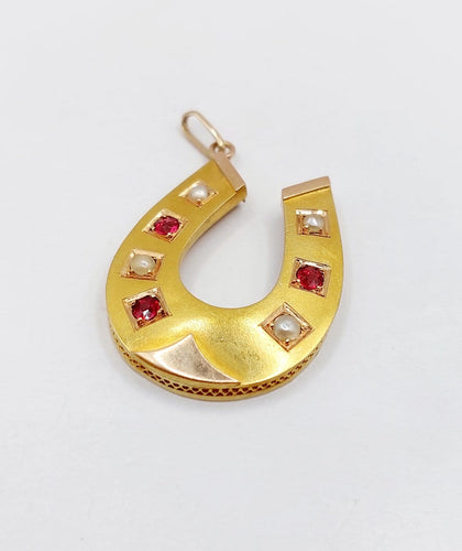 Pendentif fer à cheval en or 18k, perles et verres rouges 58 Facettes A07533