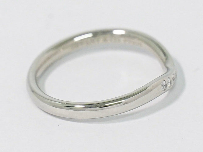Bague 47 Tiffany & Co. Elsa Peretti - Alliance courbée en platine et diamants 58 Facettes p6tehryi1y