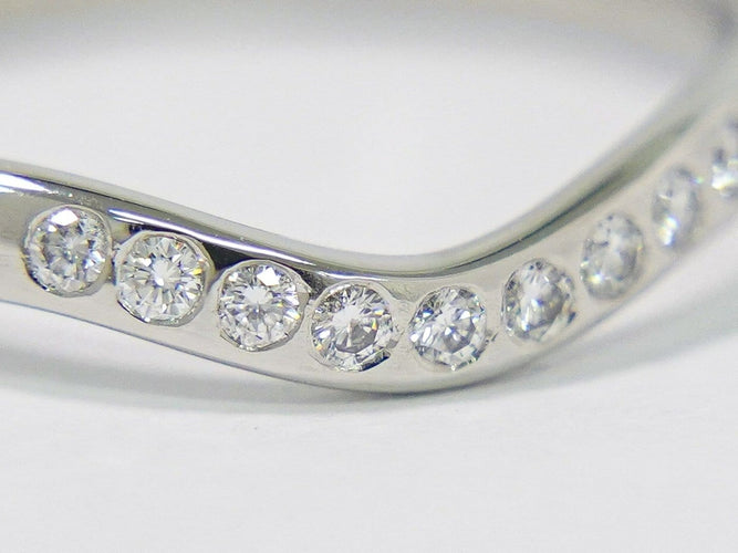 Bague 47 Tiffany & Co. Elsa Peretti - Alliance courbée en platine et diamants 58 Facettes p6tehryi1y