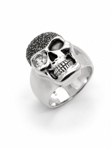 64 Bague tête de mort en or gris et diamants 58 Facettes 40