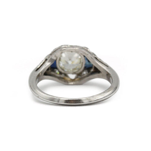 54 Art déco - Bague en platine, diamant central et saphirs 58 Facettes SA024