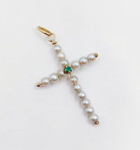 Pendentif croix vintage en or 18k, perles et émeraudes 58 Facettes A07501