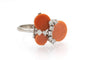 52 Bague cocktail en or blanc avec corail et diamants 58 Facettes 13415