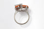 52 Bague cocktail en or blanc avec corail et diamants 58 Facettes 13415